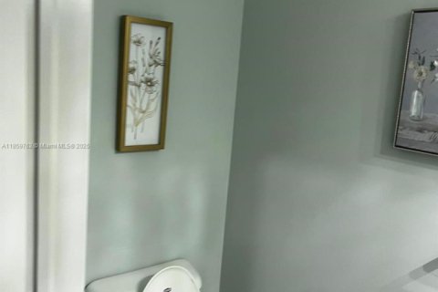 Townhouse in Miramar, Florida 3 bedrooms, 178.28 sq.m. № 1922176 - photo 16