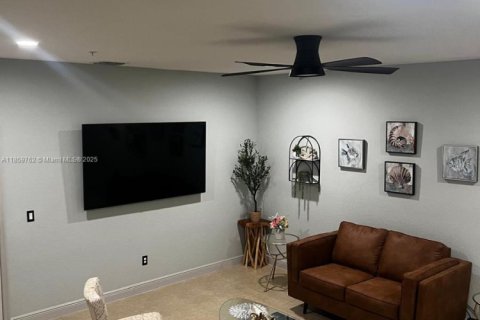 Townhouse in Miramar, Florida 3 bedrooms, 178.28 sq.m. № 1922176 - photo 7