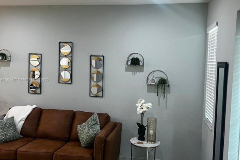 Townhouse in Miramar, Florida 3 bedrooms, 178.28 sq.m. № 1922176 - photo 5