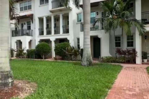 Townhouse in Miramar, Florida 3 bedrooms, 178.28 sq.m. № 1922176 - photo 1