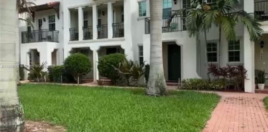 Townhouse in Miramar, Florida 3 bedrooms, 178.28 sq.m. № 1922176