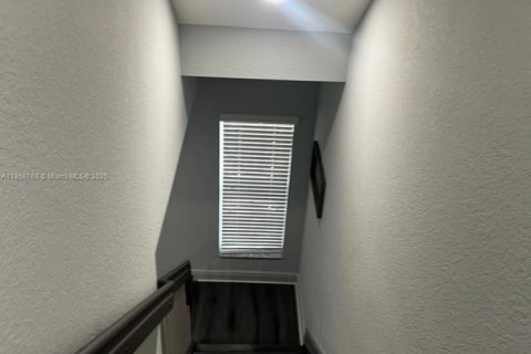 Townhouse in Miramar, Florida 3 bedrooms, 178.28 sq.m. № 1922176 - photo 11