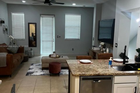 Townhouse in Miramar, Florida 3 bedrooms, 178.28 sq.m. № 1922176 - photo 20