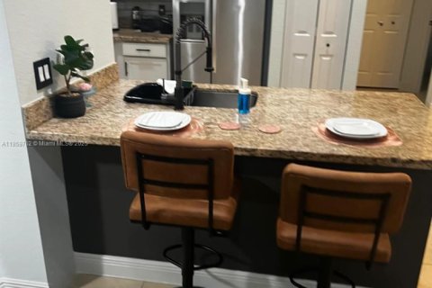 Townhouse in Miramar, Florida 3 bedrooms, 178.28 sq.m. № 1922176 - photo 19