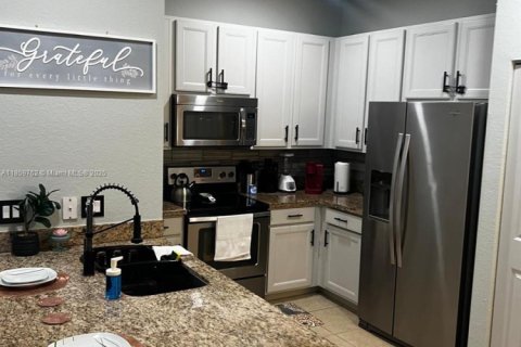 Townhouse in Miramar, Florida 3 bedrooms, 178.28 sq.m. № 1922176 - photo 18