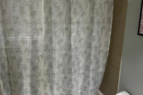 Townhouse in Miramar, Florida 3 bedrooms, 178.28 sq.m. № 1922176 - photo 22