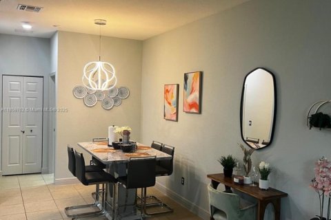 Townhouse in Miramar, Florida 3 bedrooms, 178.28 sq.m. № 1922176 - photo 9