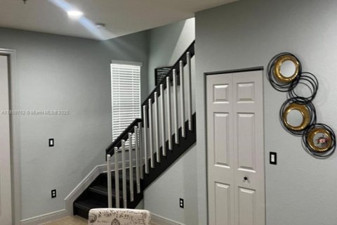 Townhouse in Miramar, Florida 3 bedrooms, 178.28 sq.m. № 1922176 - photo 2