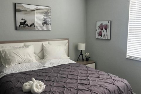 Townhouse in Miramar, Florida 3 bedrooms, 178.28 sq.m. № 1922176 - photo 28