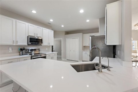 House in Orlando, Florida 4 bedrooms, 257.15 sq.m. № 1723547 - photo 17