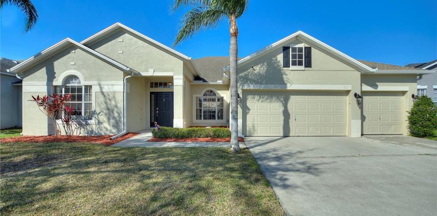 House in Orlando, Florida 4 bedrooms, 257.15 sq.m. № 1723547