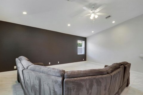 Casa en venta en Lake Worth, Florida, 4 dormitorios, 290.13 m2 № 2087833 - foto 27