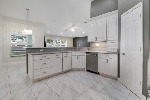 Casa en venta en Lake Worth, Florida, 4 dormitorios, 290.13 m2 № 2087833 - foto 17