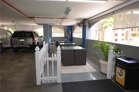Condo in Miami, Florida, 2 bedrooms  № 2278593 - photo 20