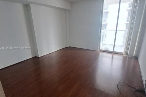 Condo in Miami, Florida, 2 bedrooms  № 2278593 - photo 5