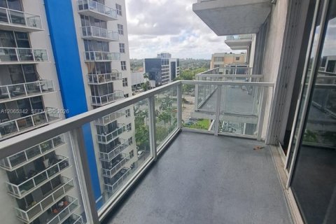 Condo in Miami, Florida, 2 bedrooms  № 2278593 - photo 3