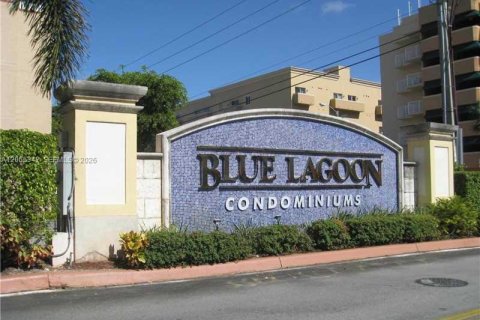 Condo in Miami, Florida, 2 bedrooms  № 2278593 - photo 10