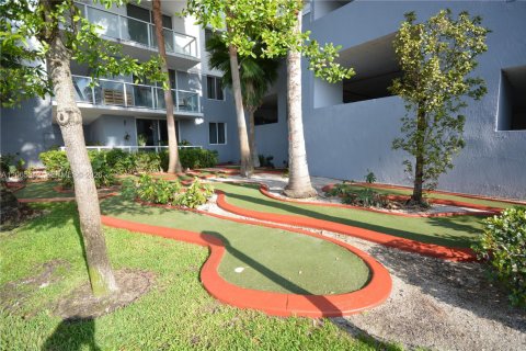Condo in Miami, Florida, 2 bedrooms  № 2278593 - photo 24