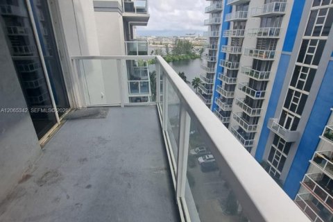 Condo in Miami, Florida, 2 bedrooms  № 2278593 - photo 2
