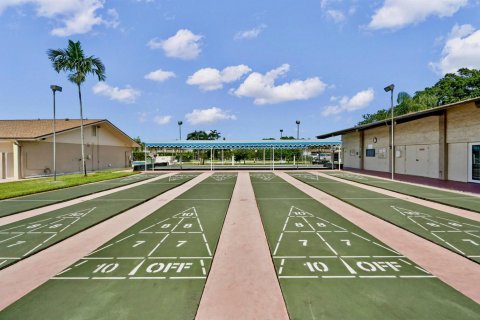 Condo in Palm Springs, Florida, 2 bedrooms  № 2146781 - photo 8