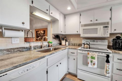 Condo in Bradenton, Florida, 2 bedrooms  № 1576373 - photo 10