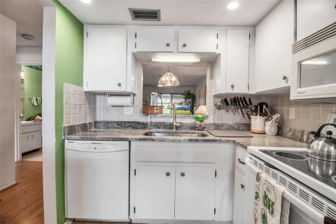 Condo in Bradenton, Florida, 2 bedrooms  № 1576373 - photo 9