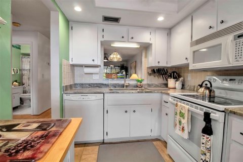 Condo in Bradenton, Florida, 2 bedrooms  № 1576373 - photo 8