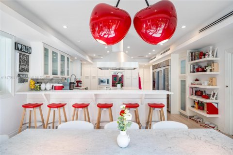 House in Miami Beach, Florida 7 bedrooms, 539.86 sq.m. № 1694843 - photo 10