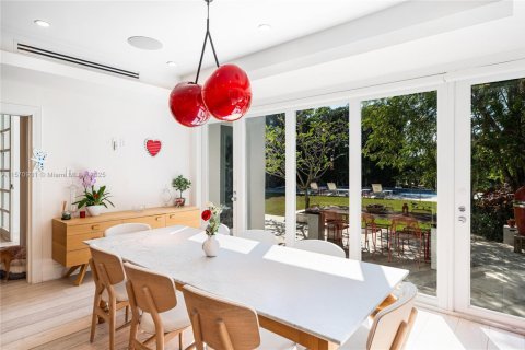 House in Miami Beach, Florida 7 bedrooms, 539.86 sq.m. № 1694843 - photo 11