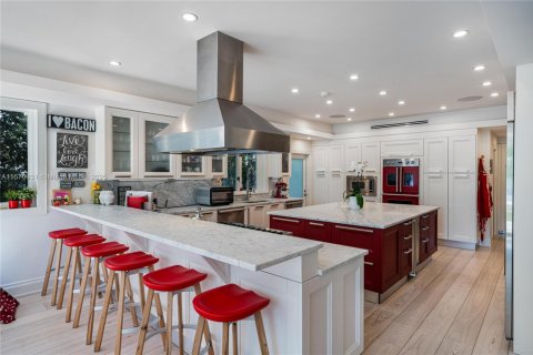 House in Miami Beach, Florida 7 bedrooms, 539.86 sq.m. № 1694843 - photo 7