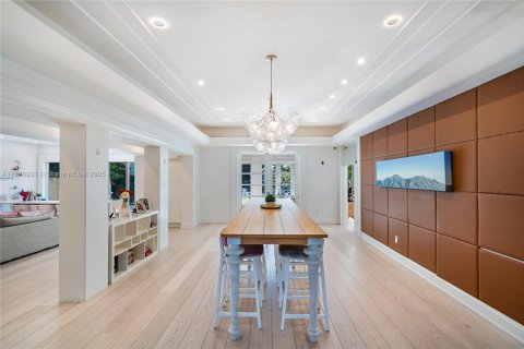 House in Miami Beach, Florida 7 bedrooms, 539.86 sq.m. № 1694843 - photo 18