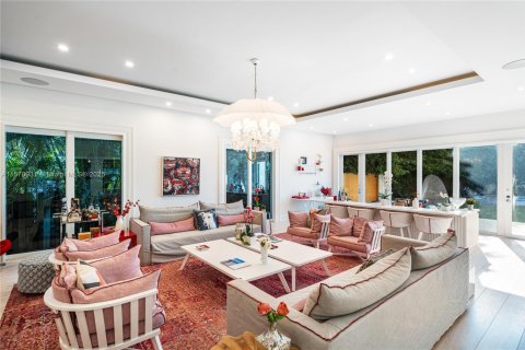 House in Miami Beach, Florida 7 bedrooms, 539.86 sq.m. № 1694843 - photo 26