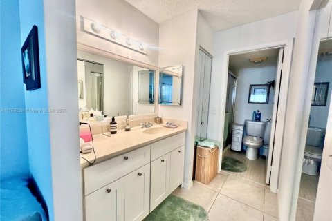 Condominio en venta en Pembroke Pines, Florida, 2 dormitorios, 102.19 m2 № 1959606 - foto 11