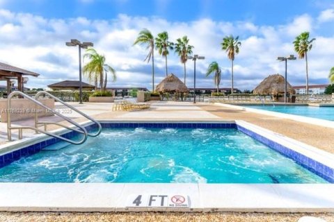 Condominio en venta en Pembroke Pines, Florida, 2 dormitorios, 102.19 m2 № 1959606 - foto 30