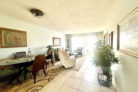 Condominio en venta en Pembroke Pines, Florida, 2 dormitorios, 102.19 m2 № 1959606 - foto 4