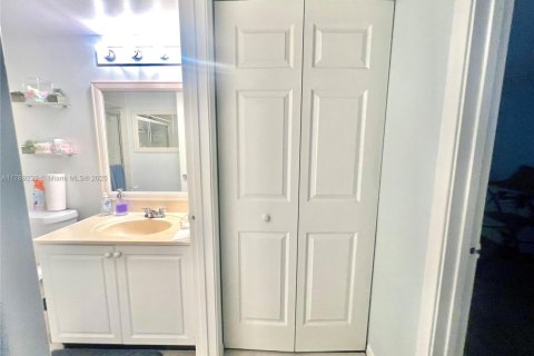 Condominio en venta en Pembroke Pines, Florida, 2 dormitorios, 102.19 m2 № 1959606 - foto 15