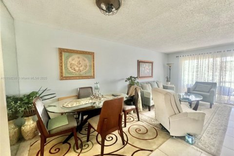 Condominio en venta en Pembroke Pines, Florida, 2 dormitorios, 102.19 m2 № 1959606 - foto 5