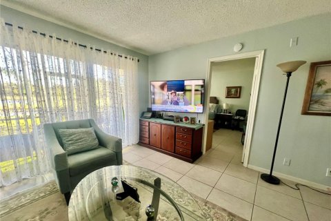 Condominio en venta en Pembroke Pines, Florida, 2 dormitorios, 102.19 m2 № 1959606 - foto 9