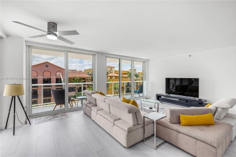 Condo in Surfside, Florida, 3 bedrooms  № 1768153 - photo 12