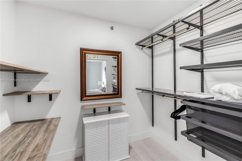 Condo in Surfside, Florida, 3 bedrooms  № 1768153 - photo 25