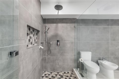 Condo in Surfside, Florida, 3 bedrooms  № 1768153 - photo 19