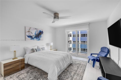 Condo in Surfside, Florida, 3 bedrooms  № 1768153 - photo 28