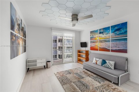 Condo in Surfside, Florida, 3 bedrooms  № 1768153 - photo 26