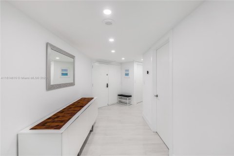 Condo in Surfside, Florida, 3 bedrooms  № 1768153 - photo 10