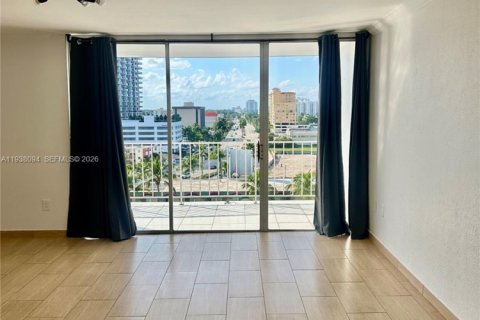 Condominio en alquiler en North Bay Village, Florida, 53.6 m2 № 2054901 - foto 4