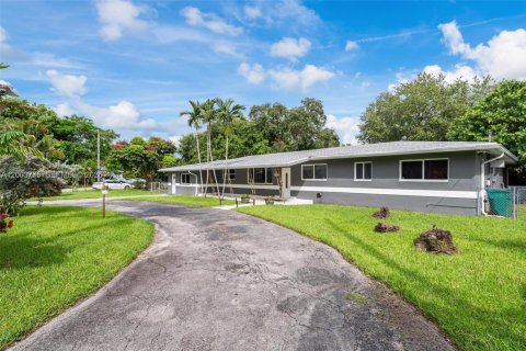 Casa en venta en Miami, Florida, 4 dormitorios, 288.46 m2 № 2069206 - foto 29