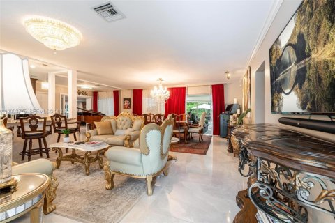 Casa en venta en Miami, Florida, 4 dormitorios, 288.46 m2 № 2069206 - foto 3