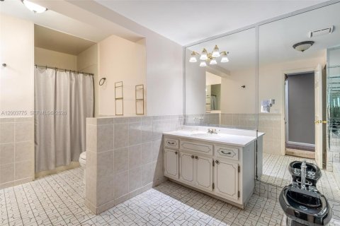 Casa en venta en Miami, Florida, 4 dormitorios, 288.46 m2 № 2069206 - foto 22