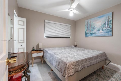 Casa en venta en Miami, Florida, 4 dormitorios, 288.46 m2 № 2069206 - foto 16