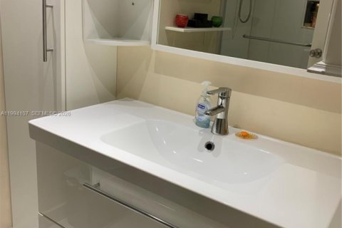 Снять в аренду кондоминиум в Халландейл-Бич, Флорида 2 спальни, 85.84м2, № 2055727 - фото 11